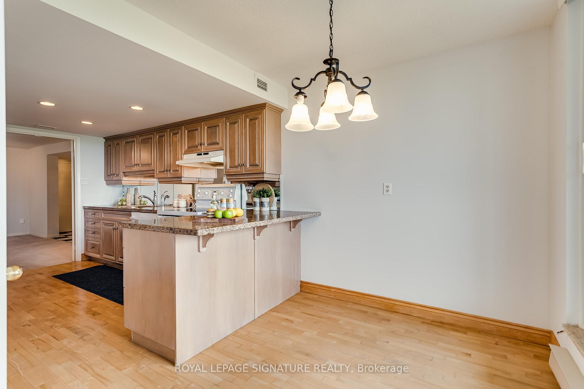 360 Bloor Street Unit 806 photo 18