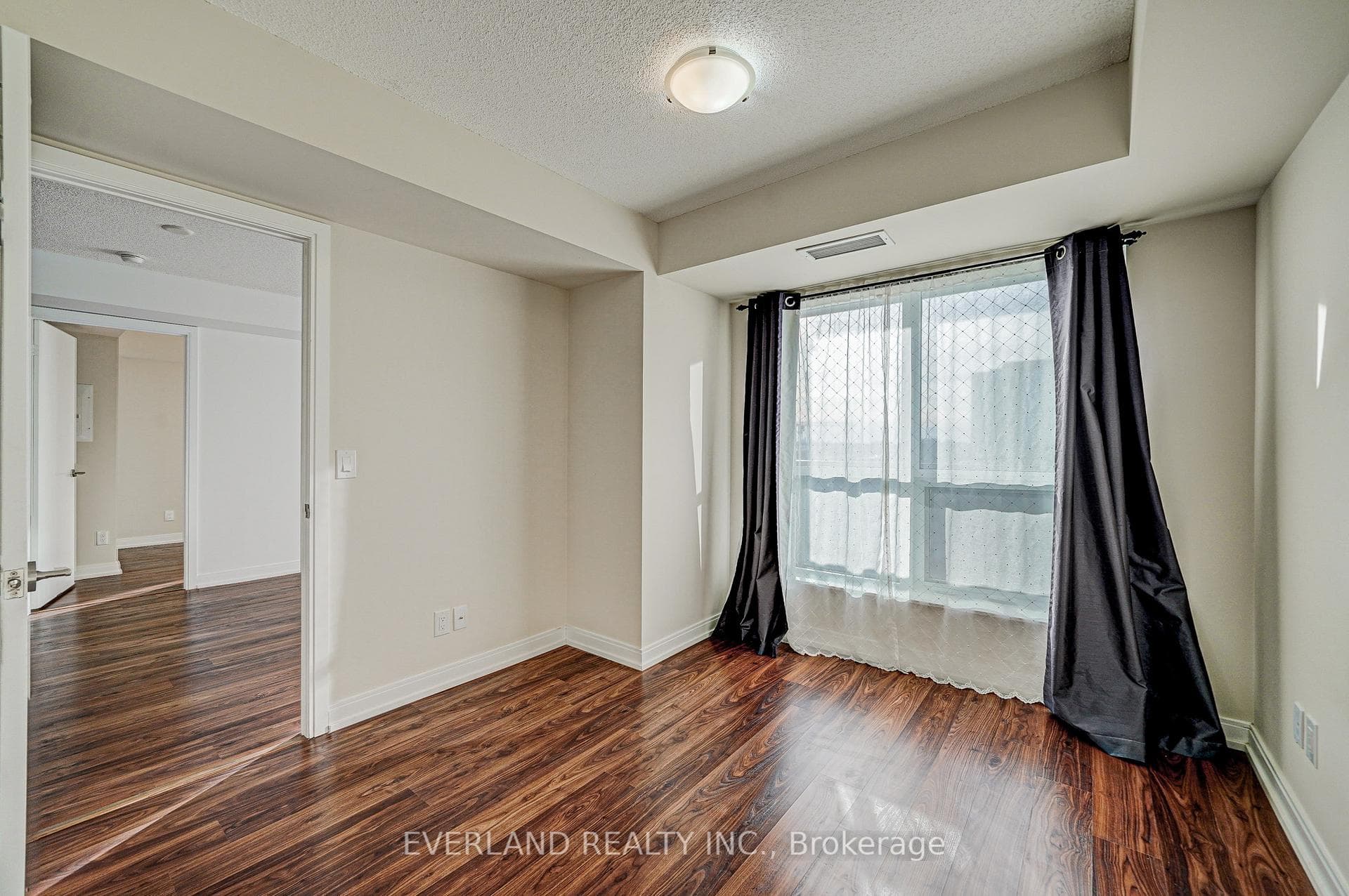 181 Village Green Square Unit 815 photo 15