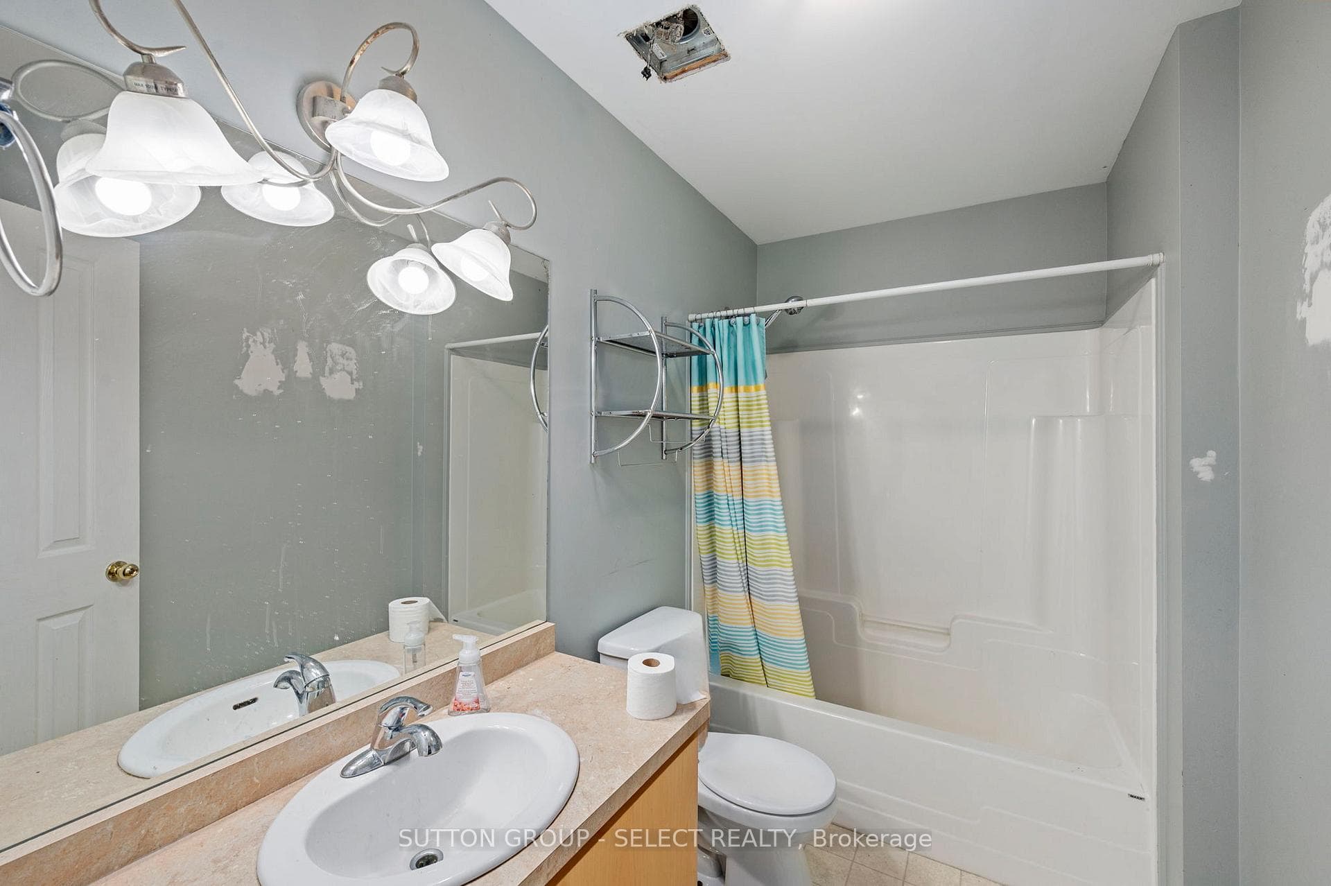 115 BRIDLE Path photo 10