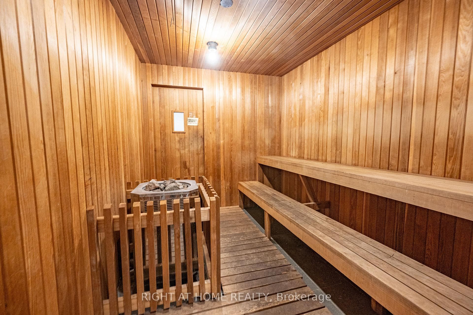 555 Yonge Street Unit 802 photo 9