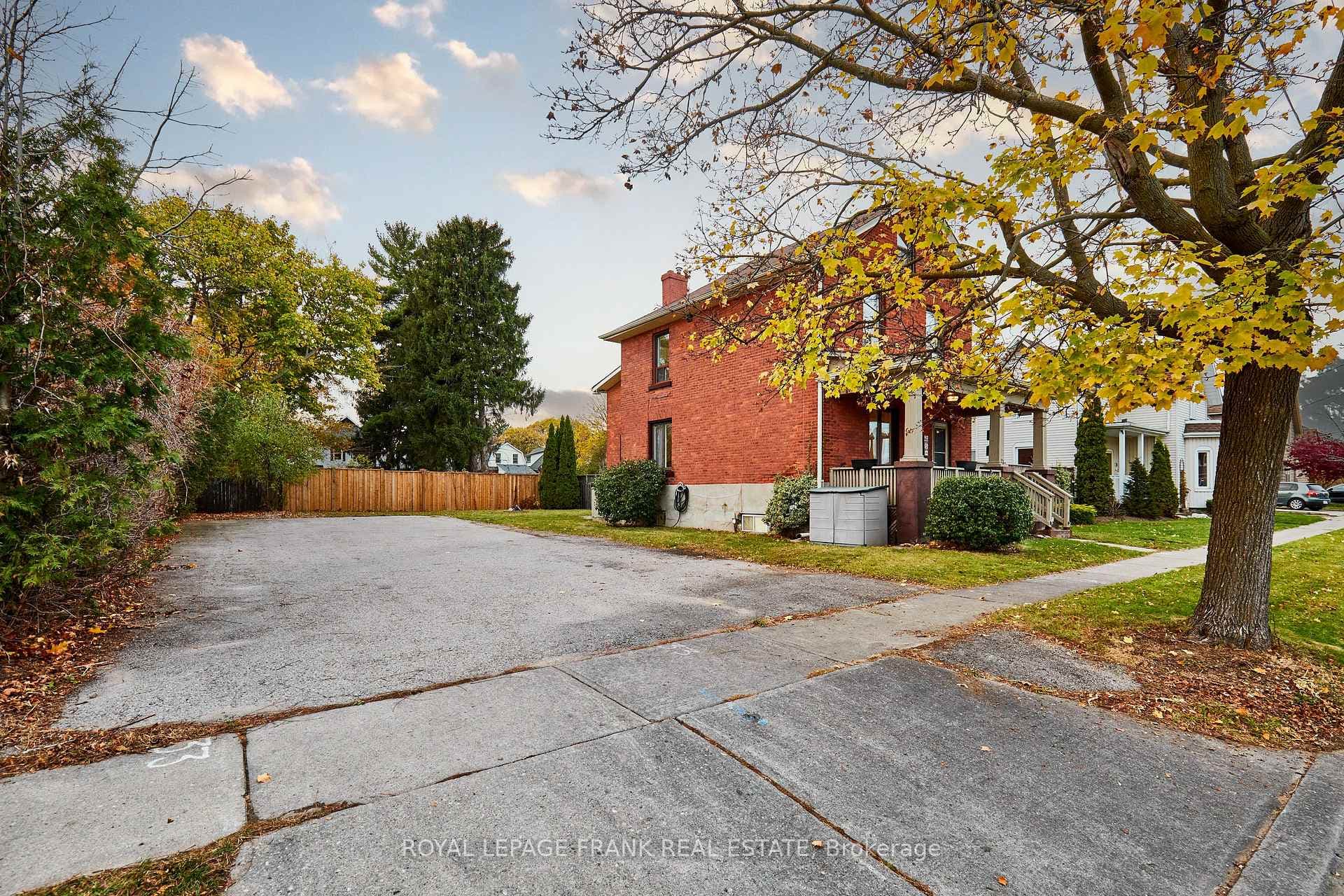 82 Nassau Street photo 2