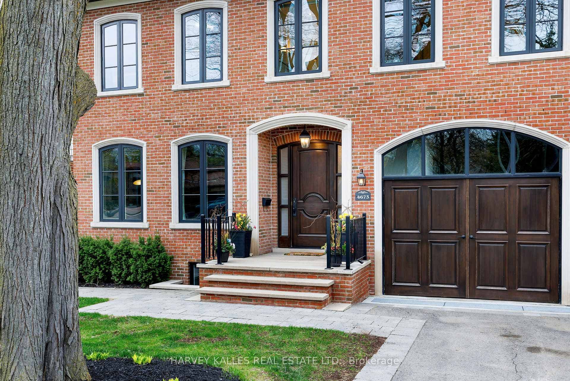 4673 Dundas Street photo 2