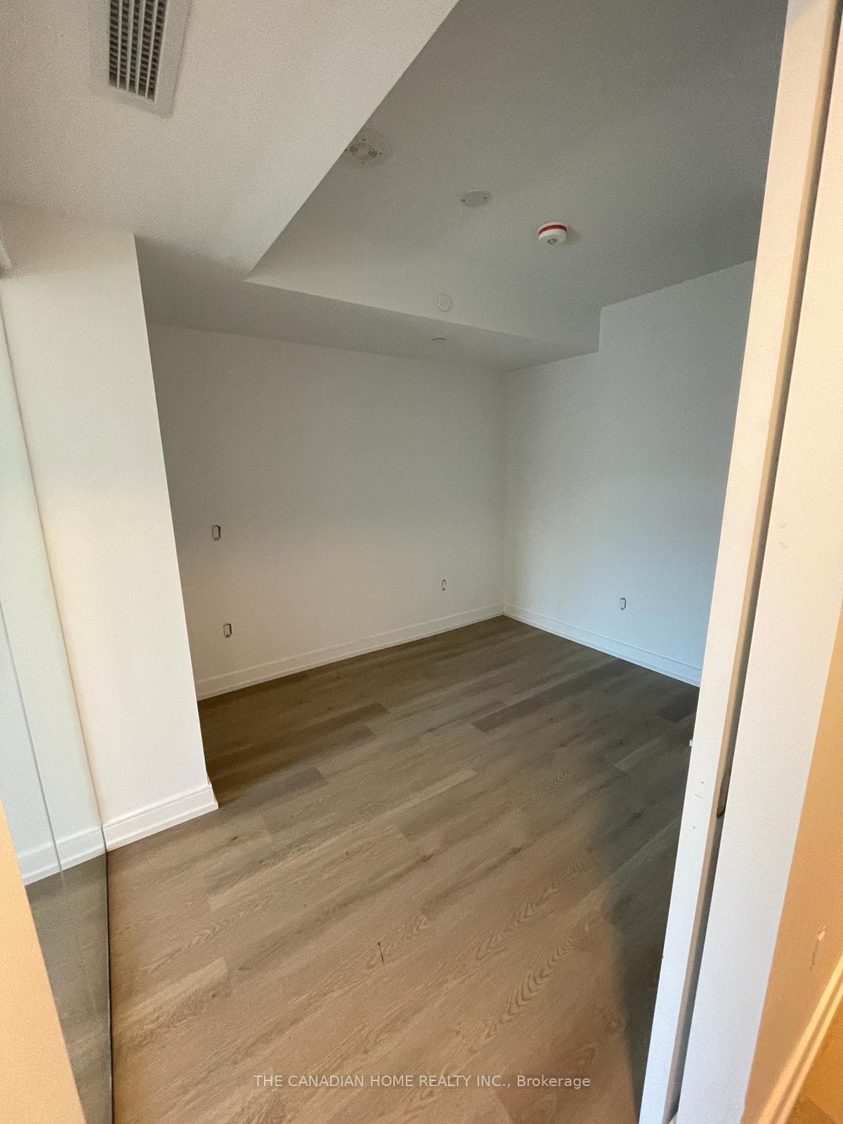 1 JARVIS Street Unit 907 photo 3