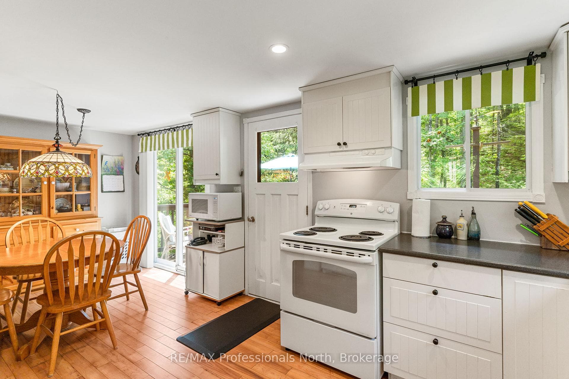4792 Harburn Road photo 18