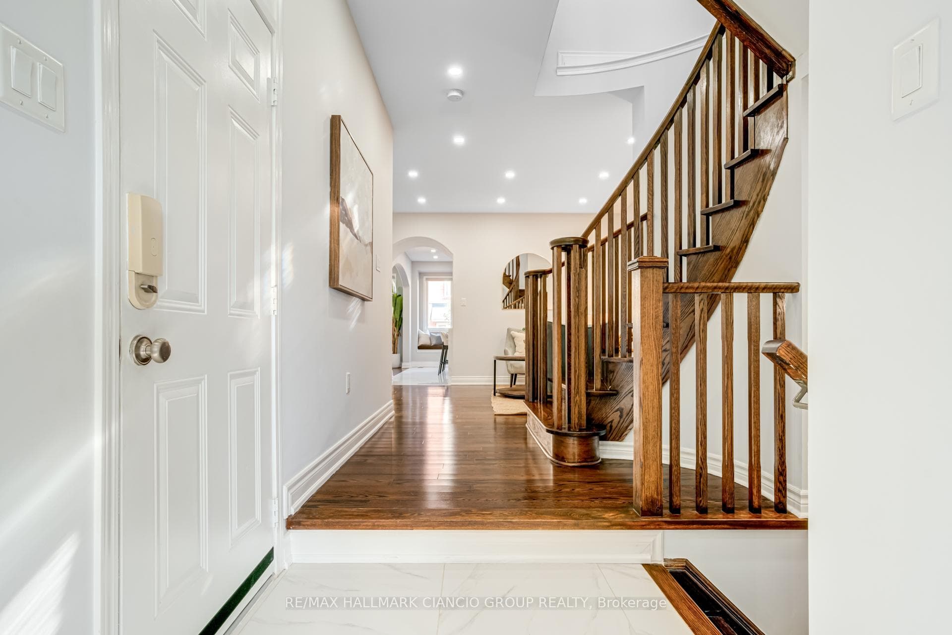 101 Fernglen Crescent photo 4