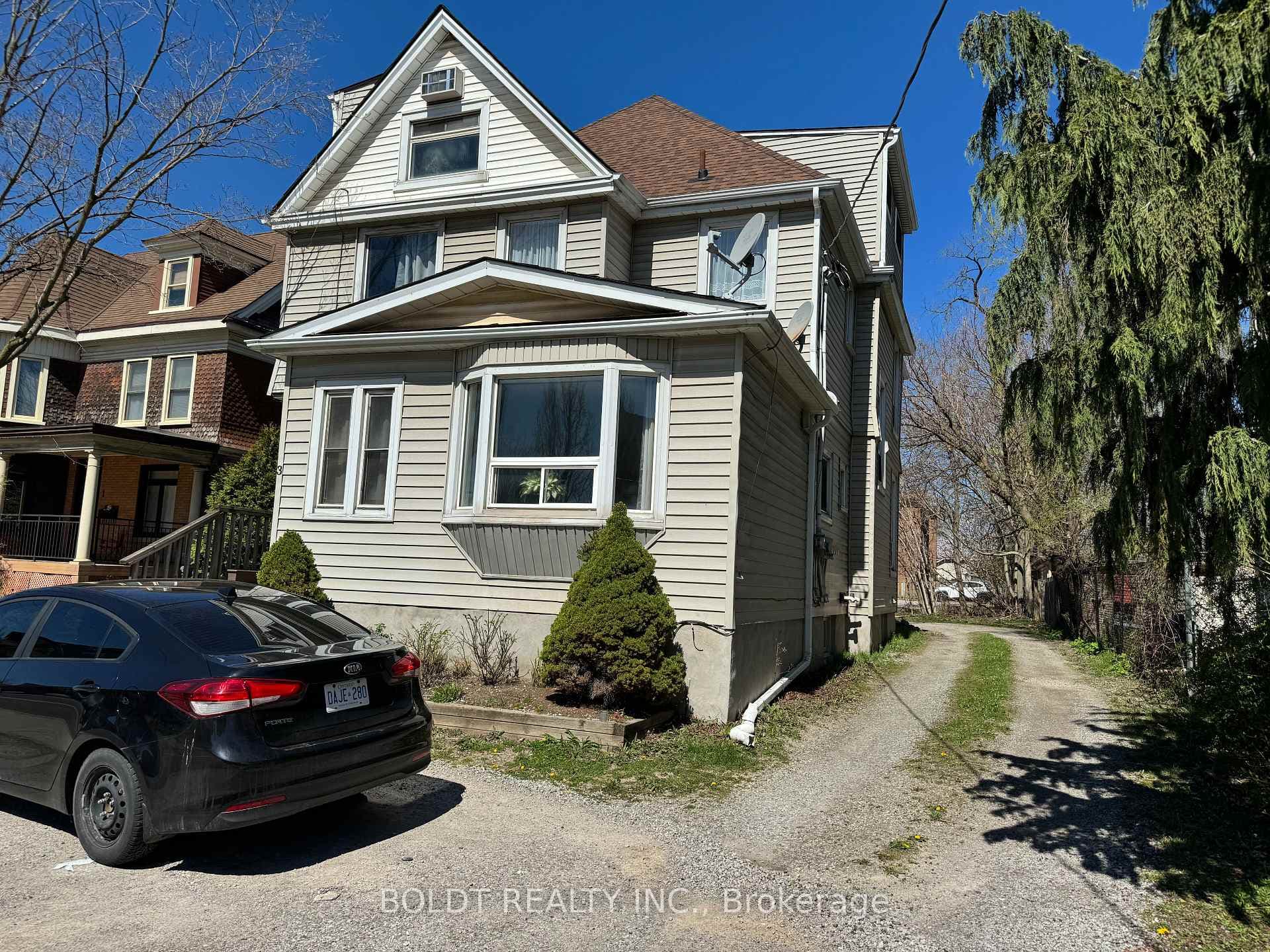3 Welland Avenue Unit 4 photo 3