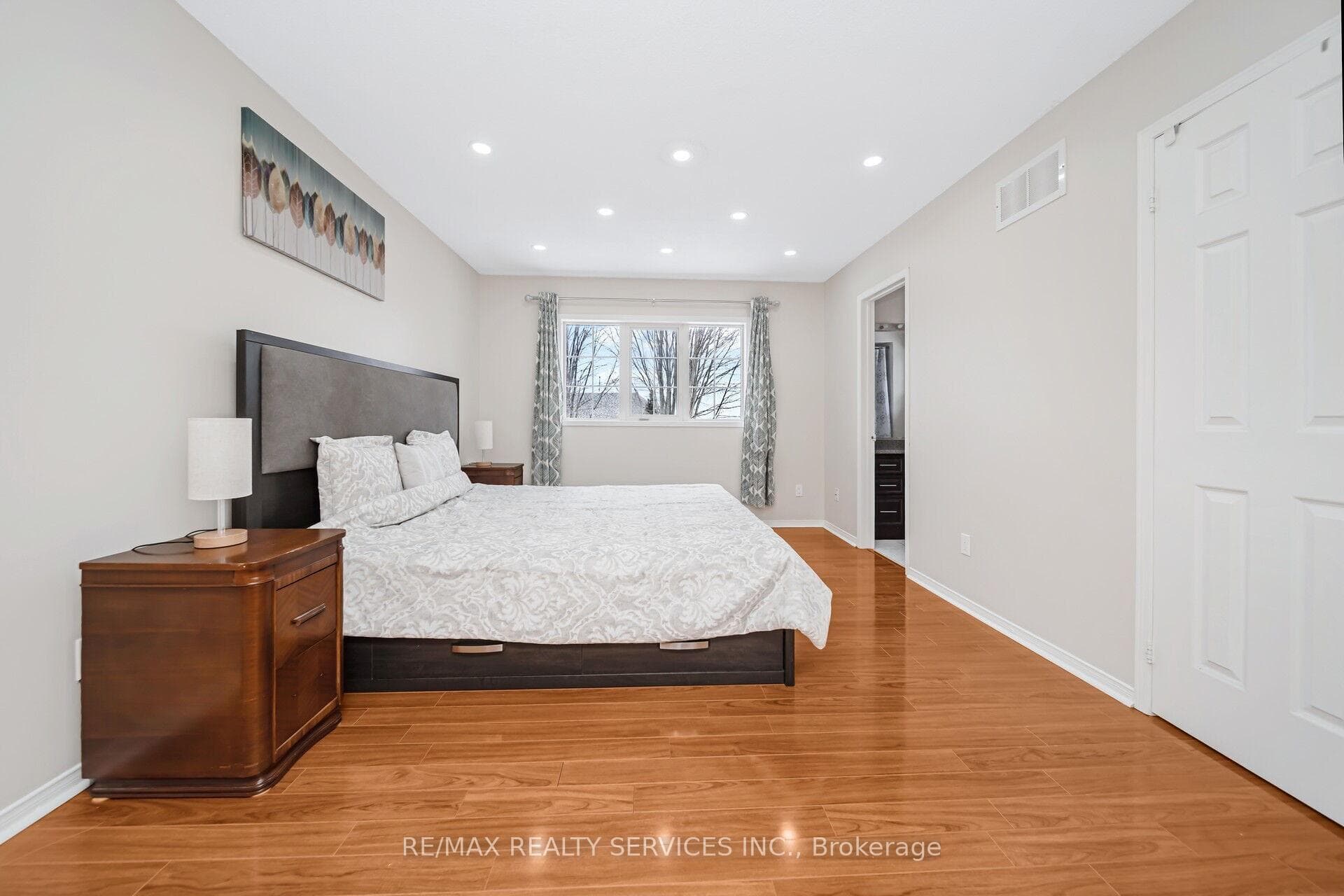 86 Summerdale Crescent photo 17