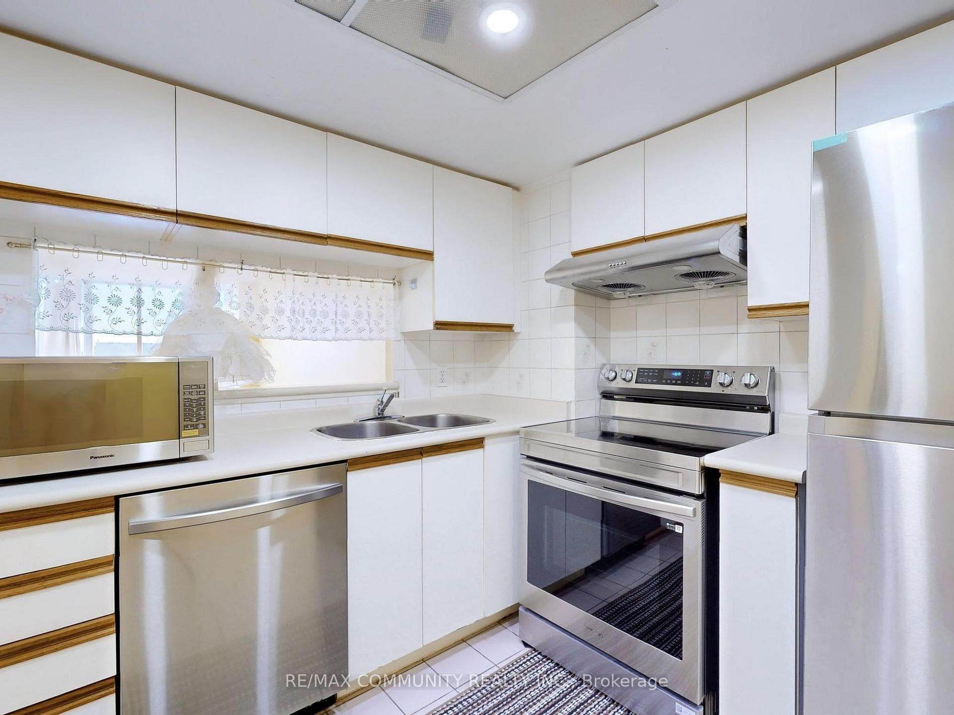 1470 Midland Avenue Unit 511 photo 13