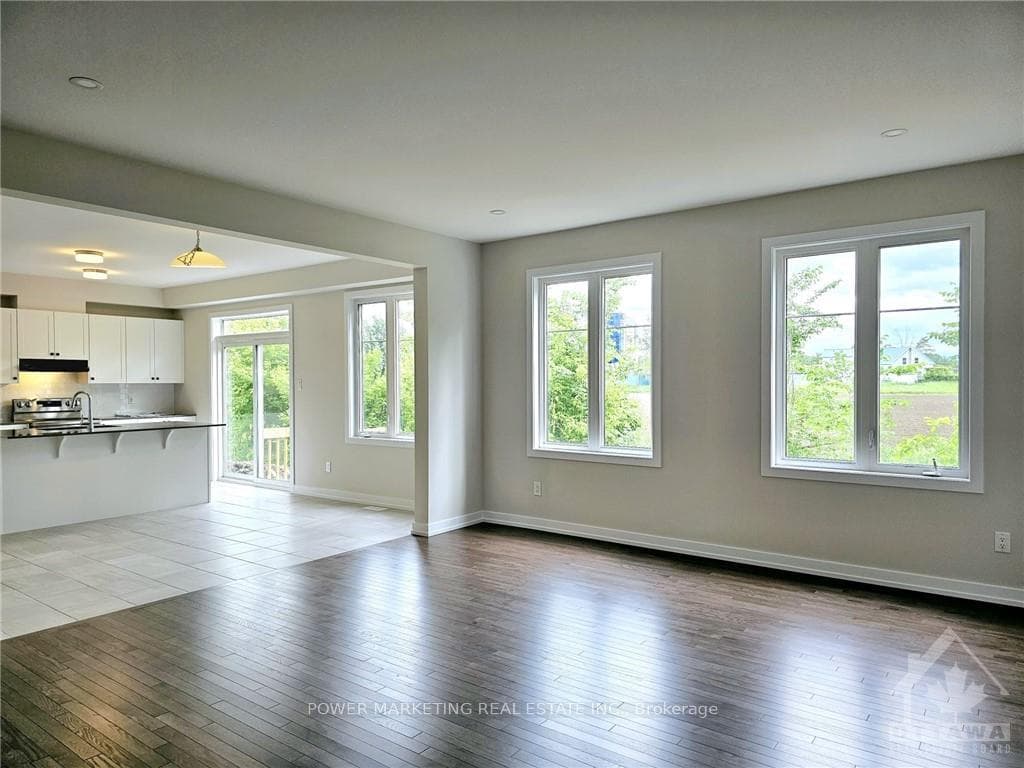 93 HACKAMORE Crescent photo 8