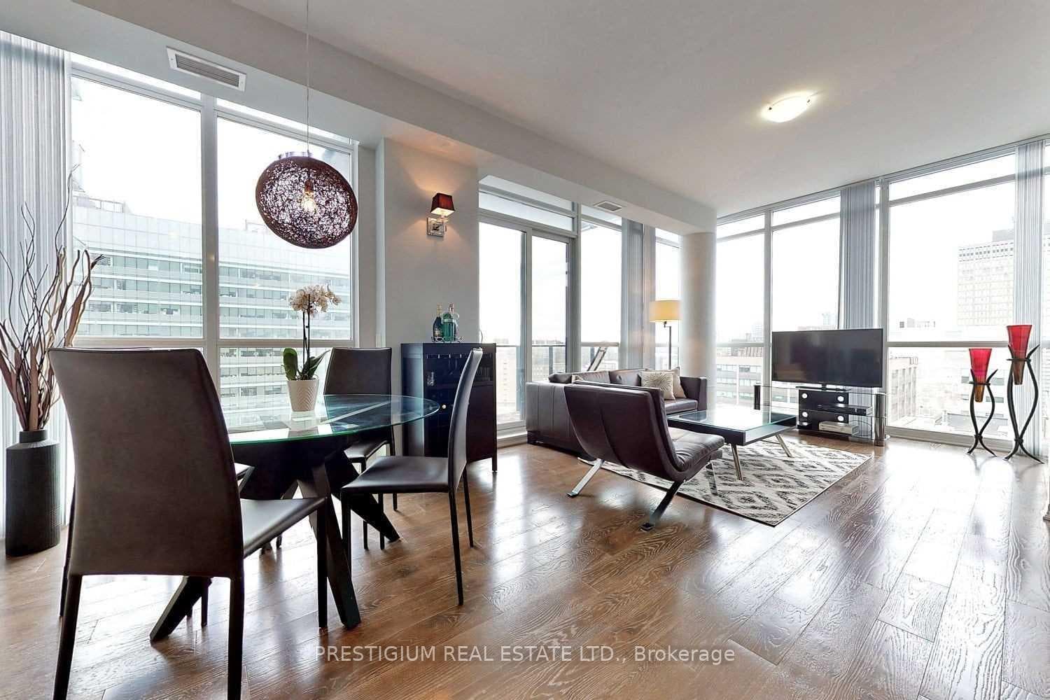 770 Bay Street Unit 1701 photo 2