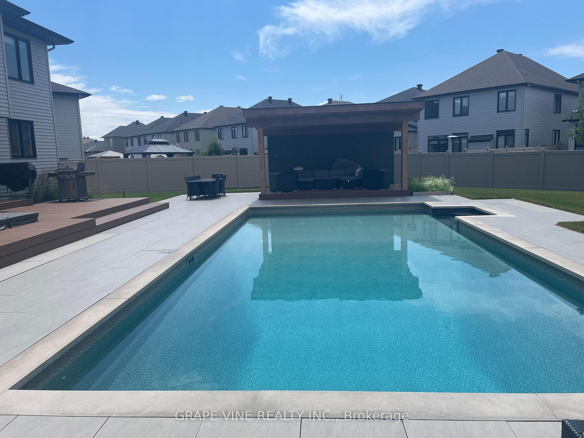 721 Carnelian Crescent photo 32