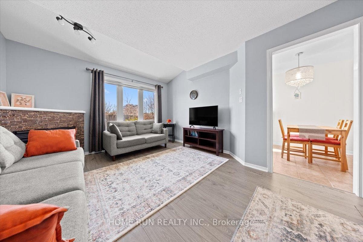113 Gray Crescent photo 9