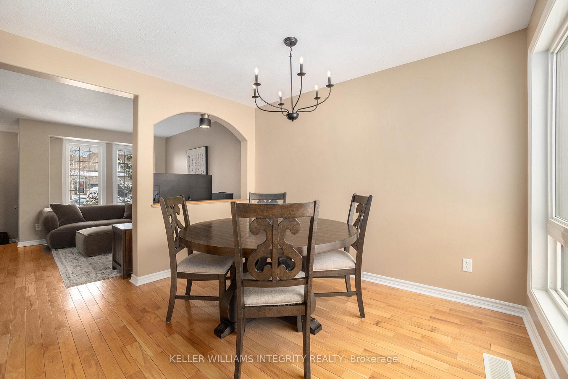 16 Woliston Crescent photo 5