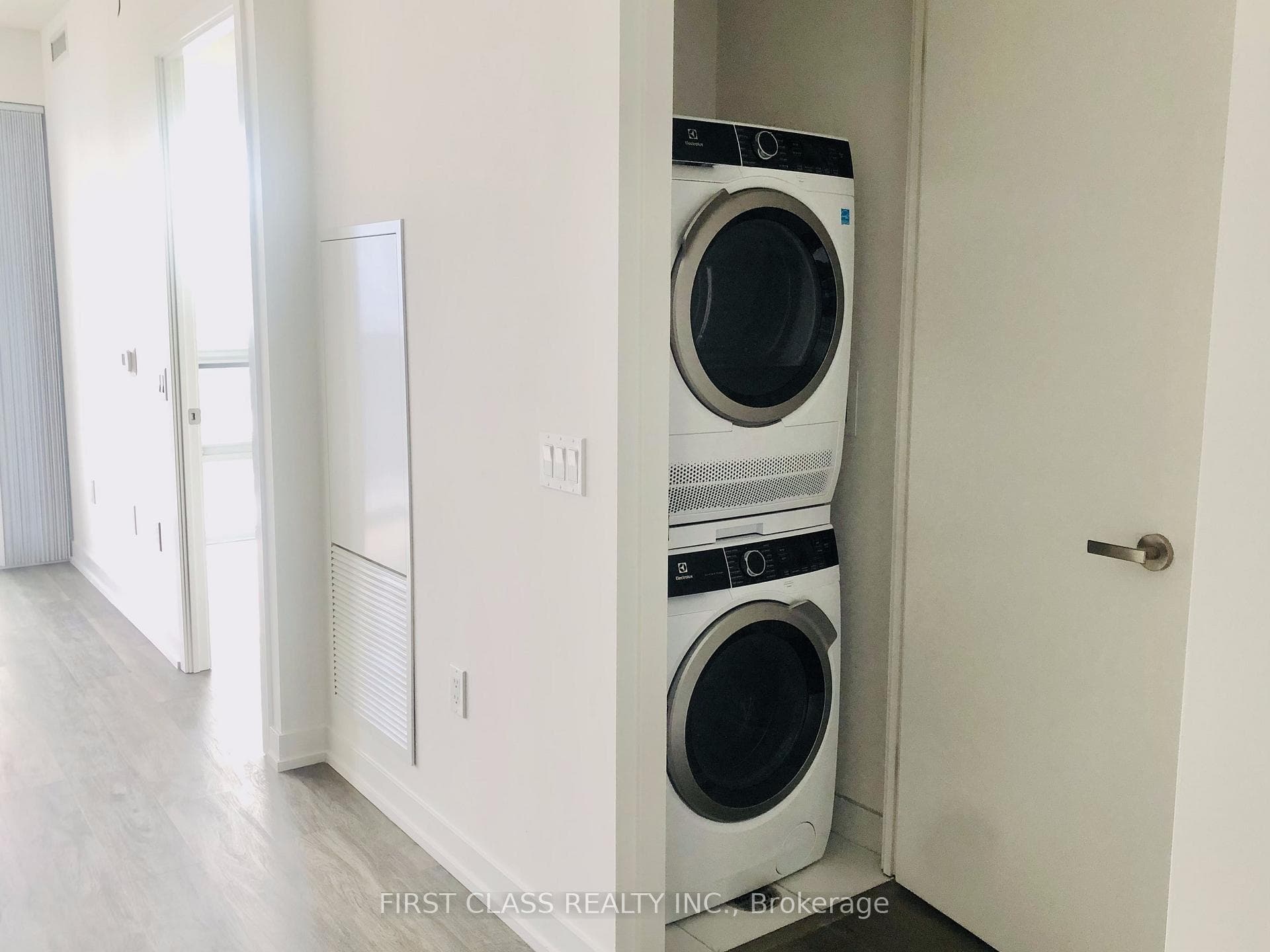 55 cooper Street Unit 2716 photo 8