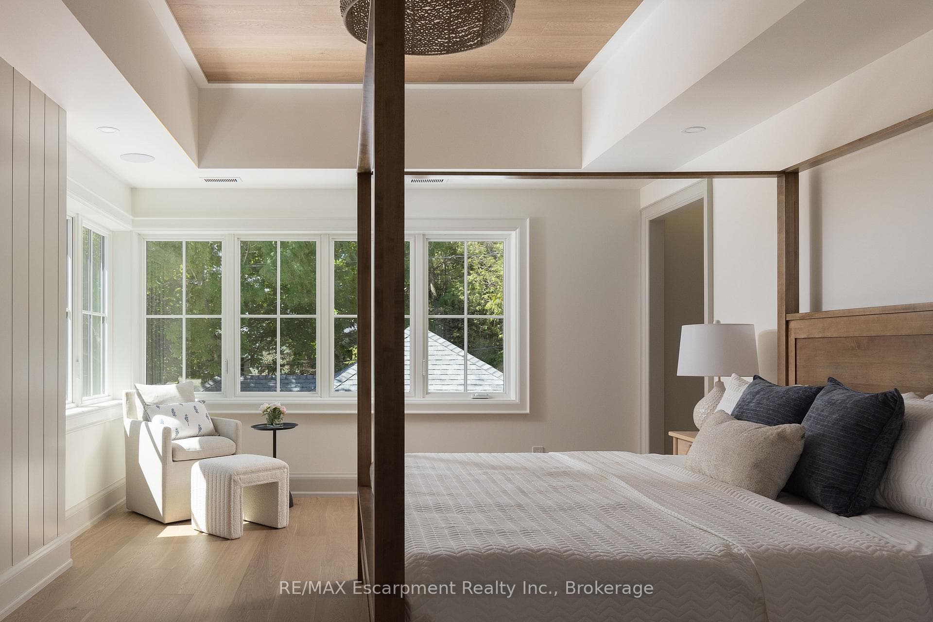 130 Edgecliffe Place photo 25