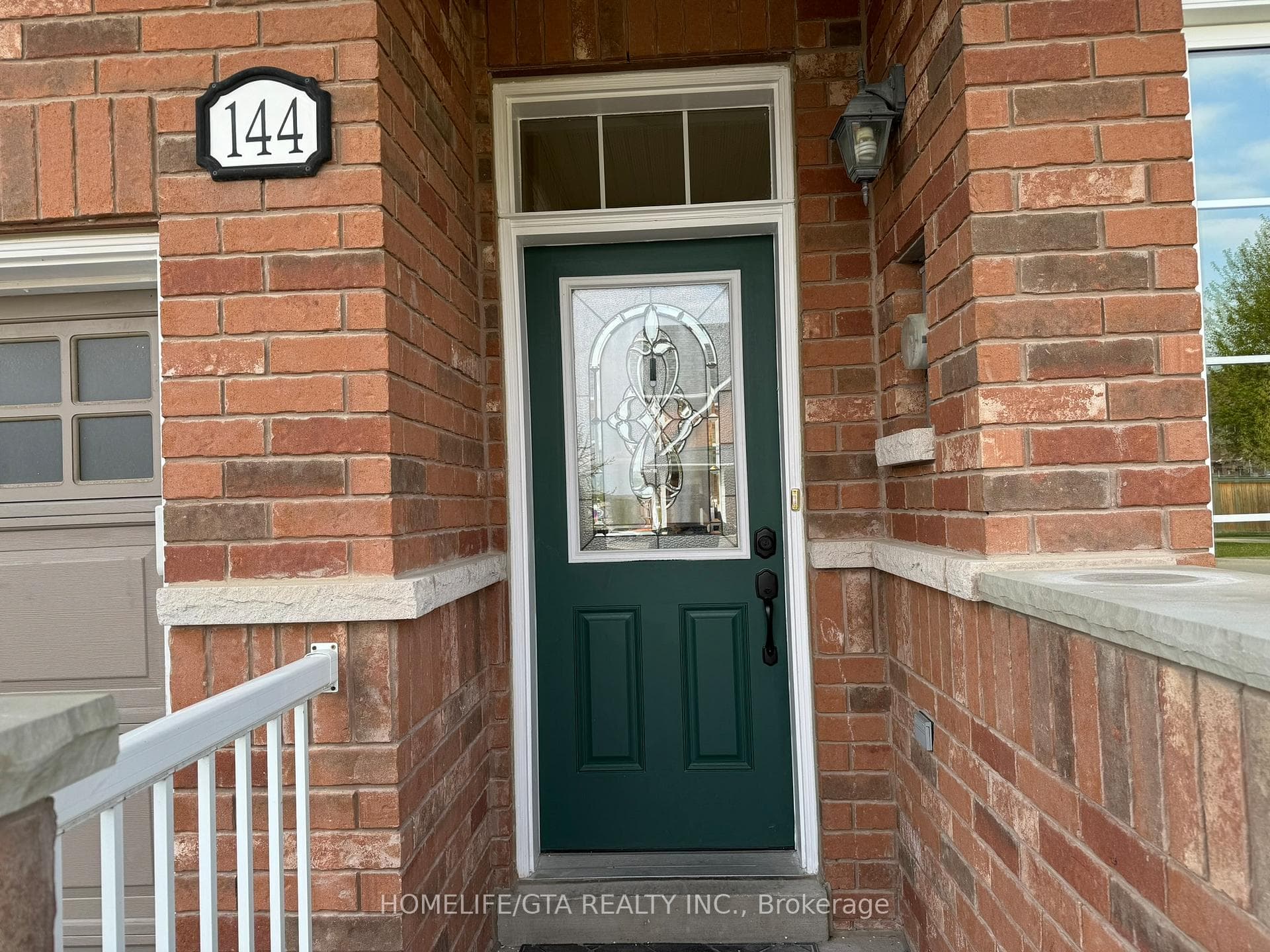 144 Laurendale Avenue photo 2
