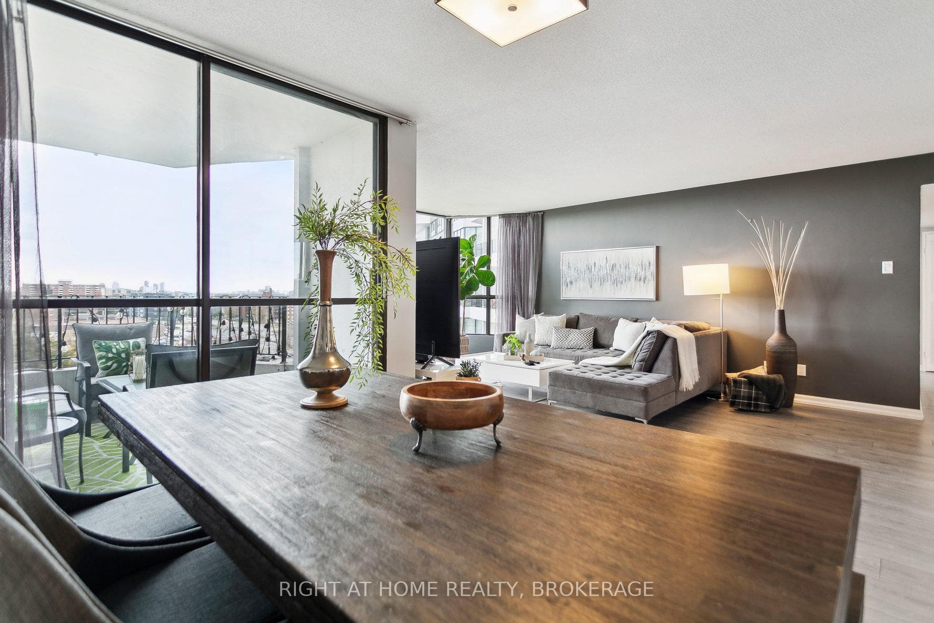 1333 Bloor Street Unit 901 photo 12