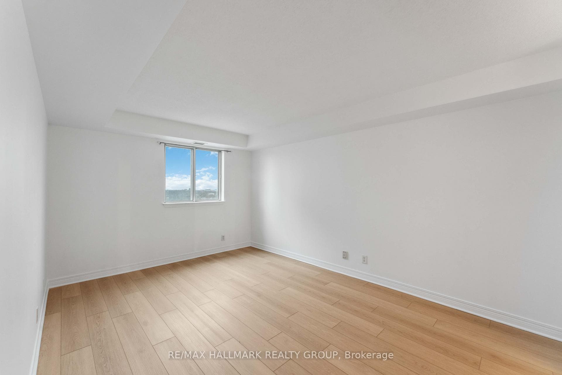 429 Somerset Street Unit 806 photo 12