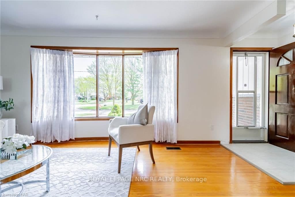 89 ALLAN Drive photo 5