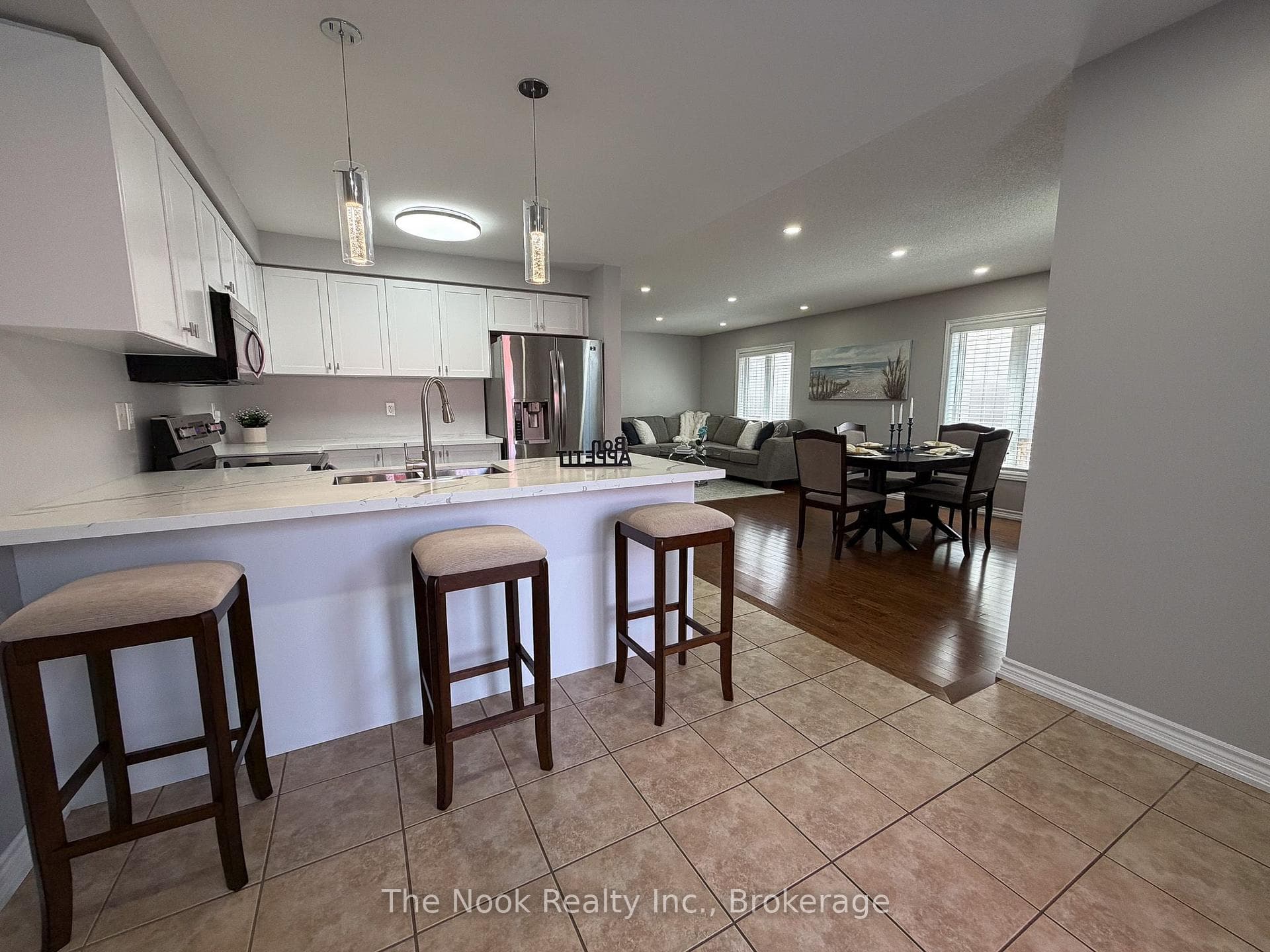 10 Broome Avenue photo 18