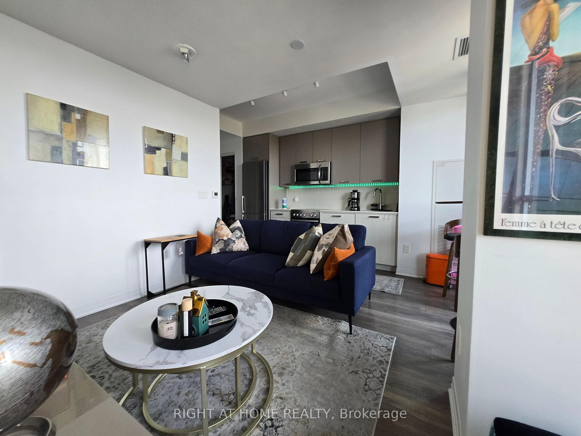 2301 Danforth Avenue Unit 715 photo 4