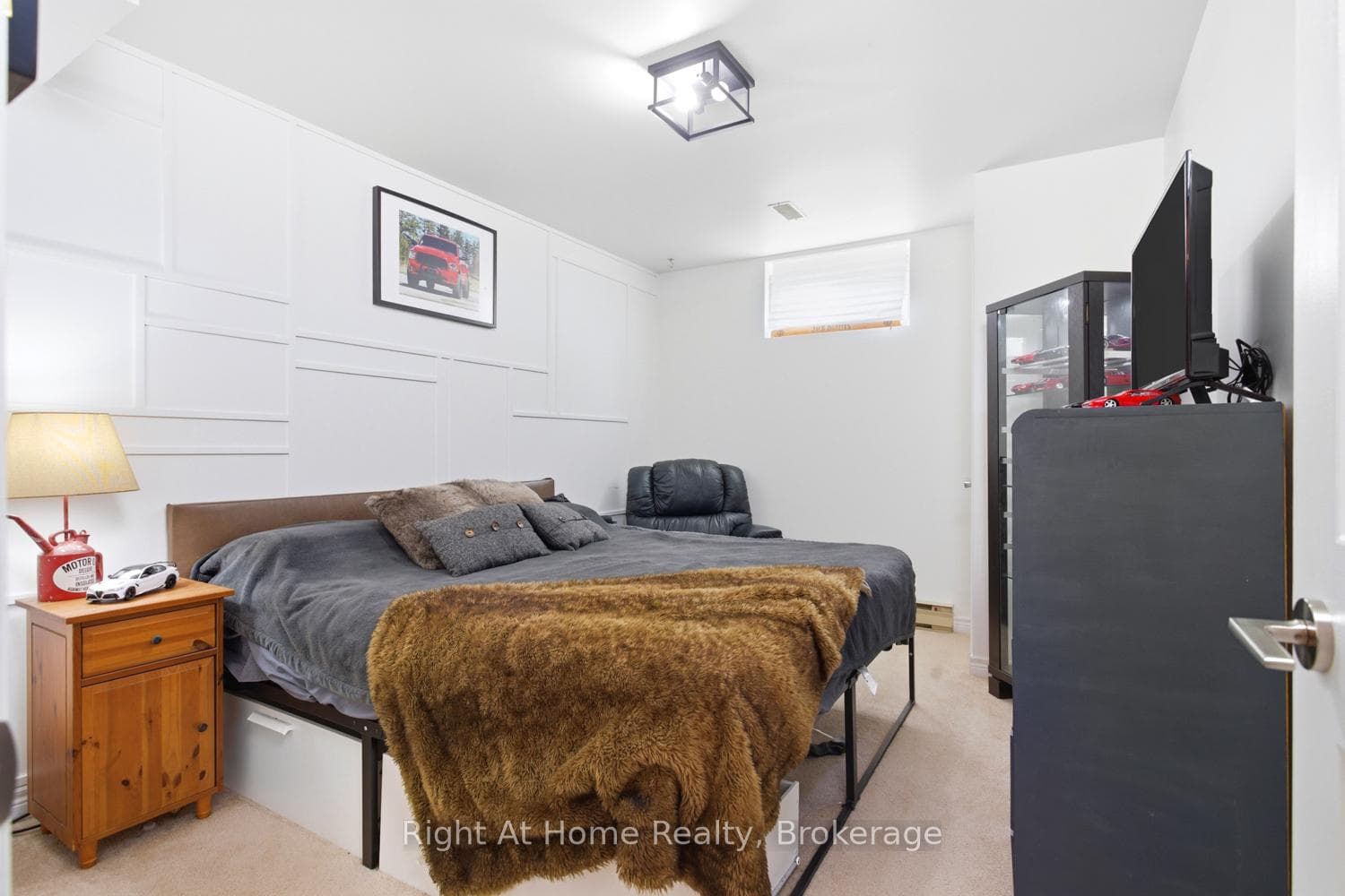 Lower level bedroom - bedroom 4