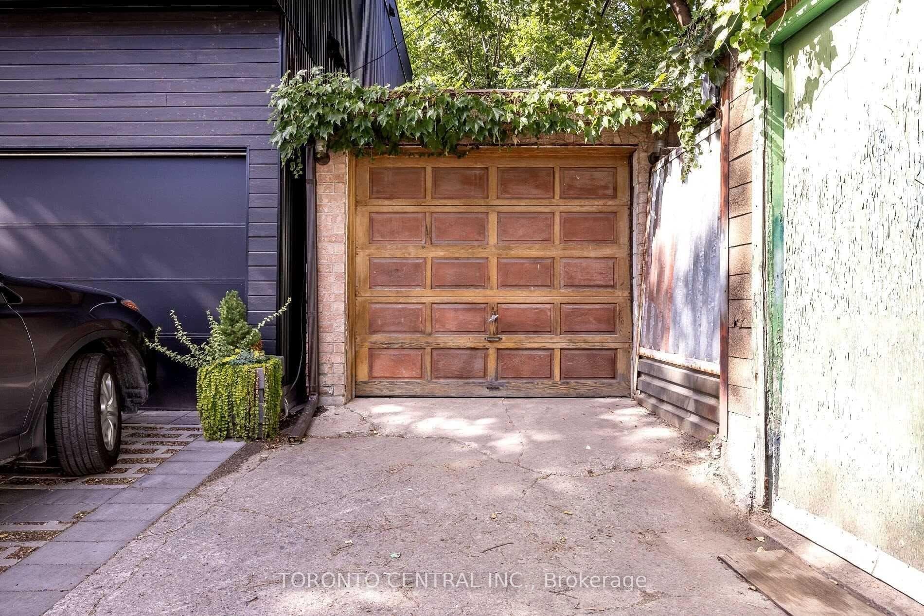 24 Manning Avenue photo 32