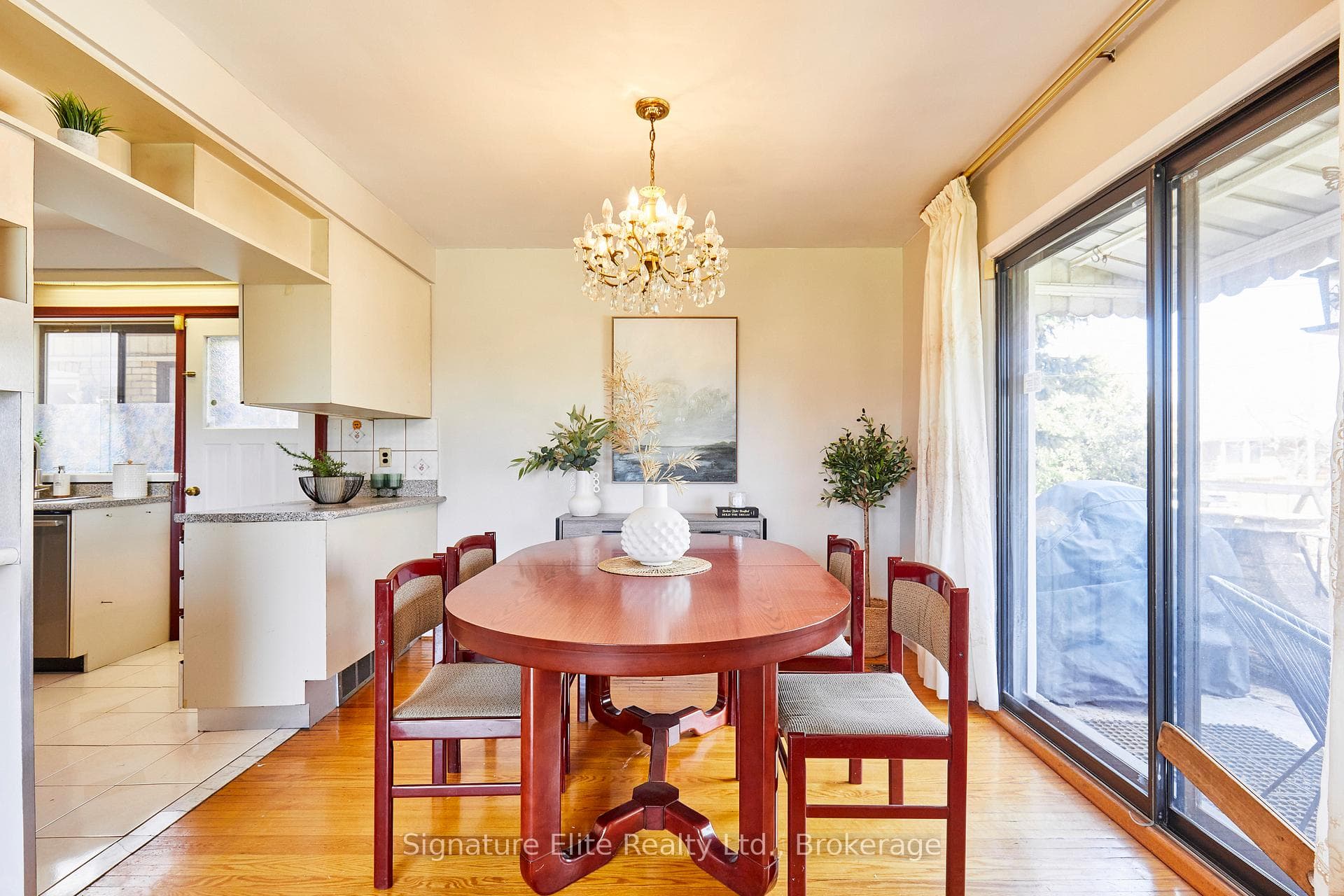 51 Sherwood Avenue photo 8
