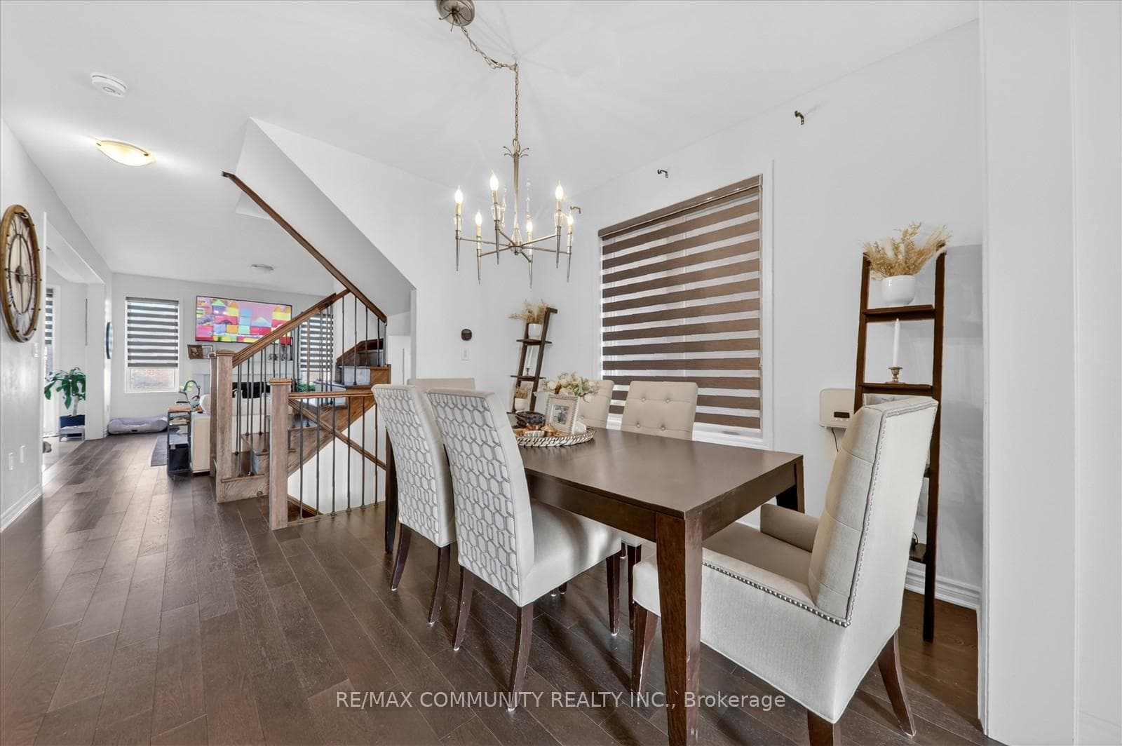 2725 Sapphire Drive photo 8