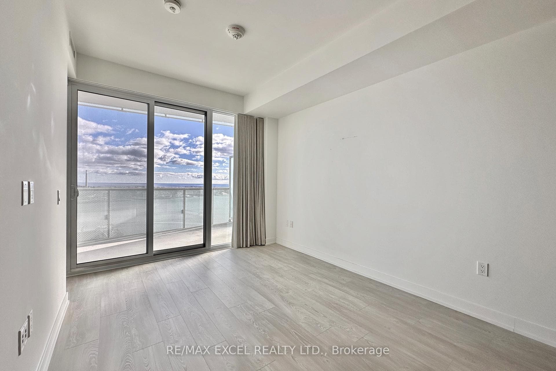 15 QUEENS Quay Unit 3101 photo 11