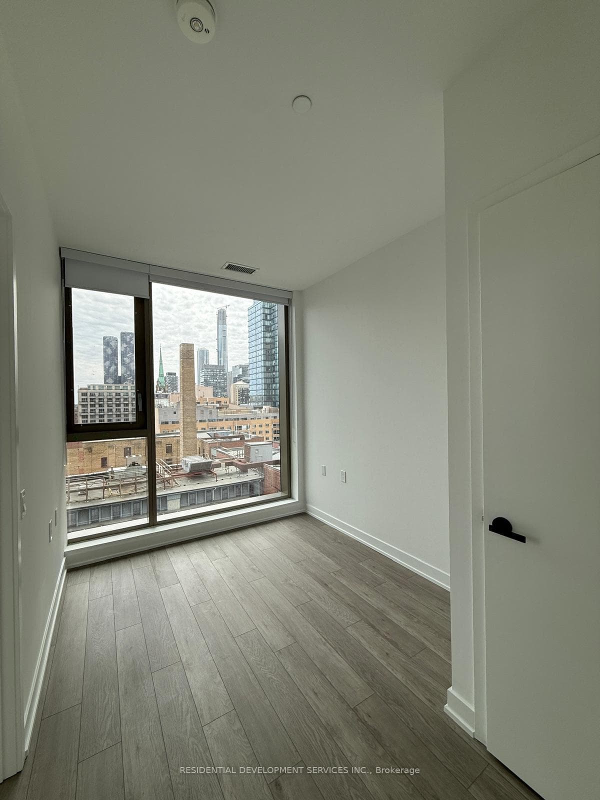 88 Queen Street Unit 703 photo 3