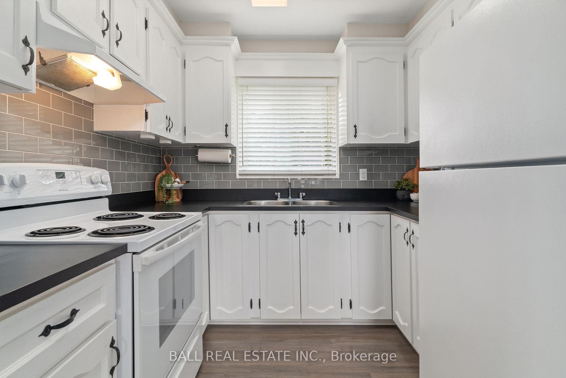 274 Lakeshore Drive photo 18