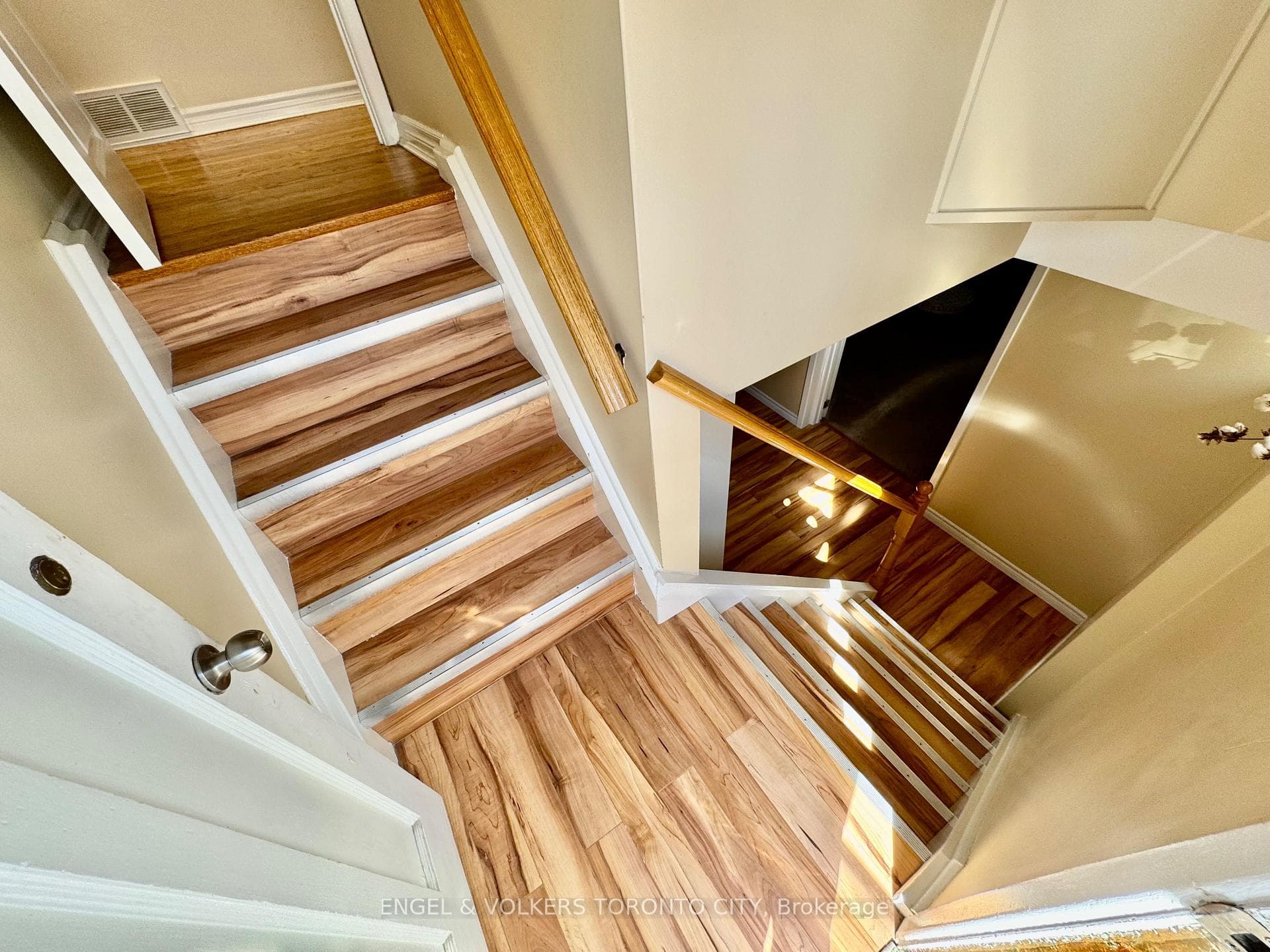 41 Paragon Road photo 34