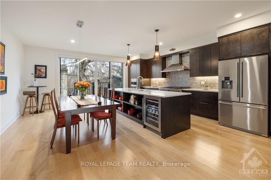 51 DOUGLAS Avenue photo 8