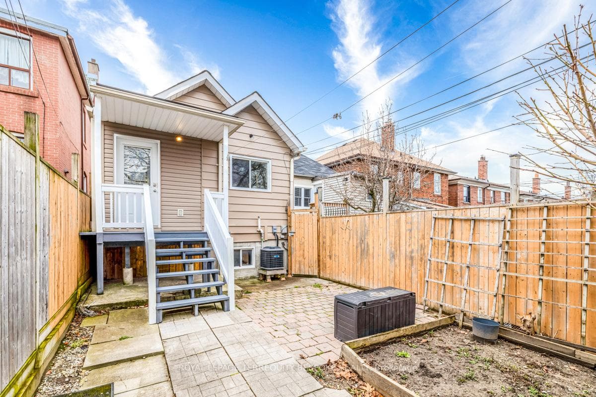 241 Mcroberts Avenue photo 32