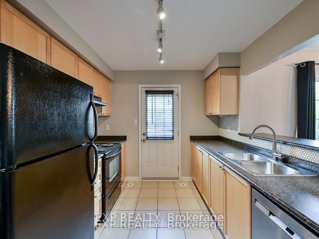 653 Frank Place photo 14