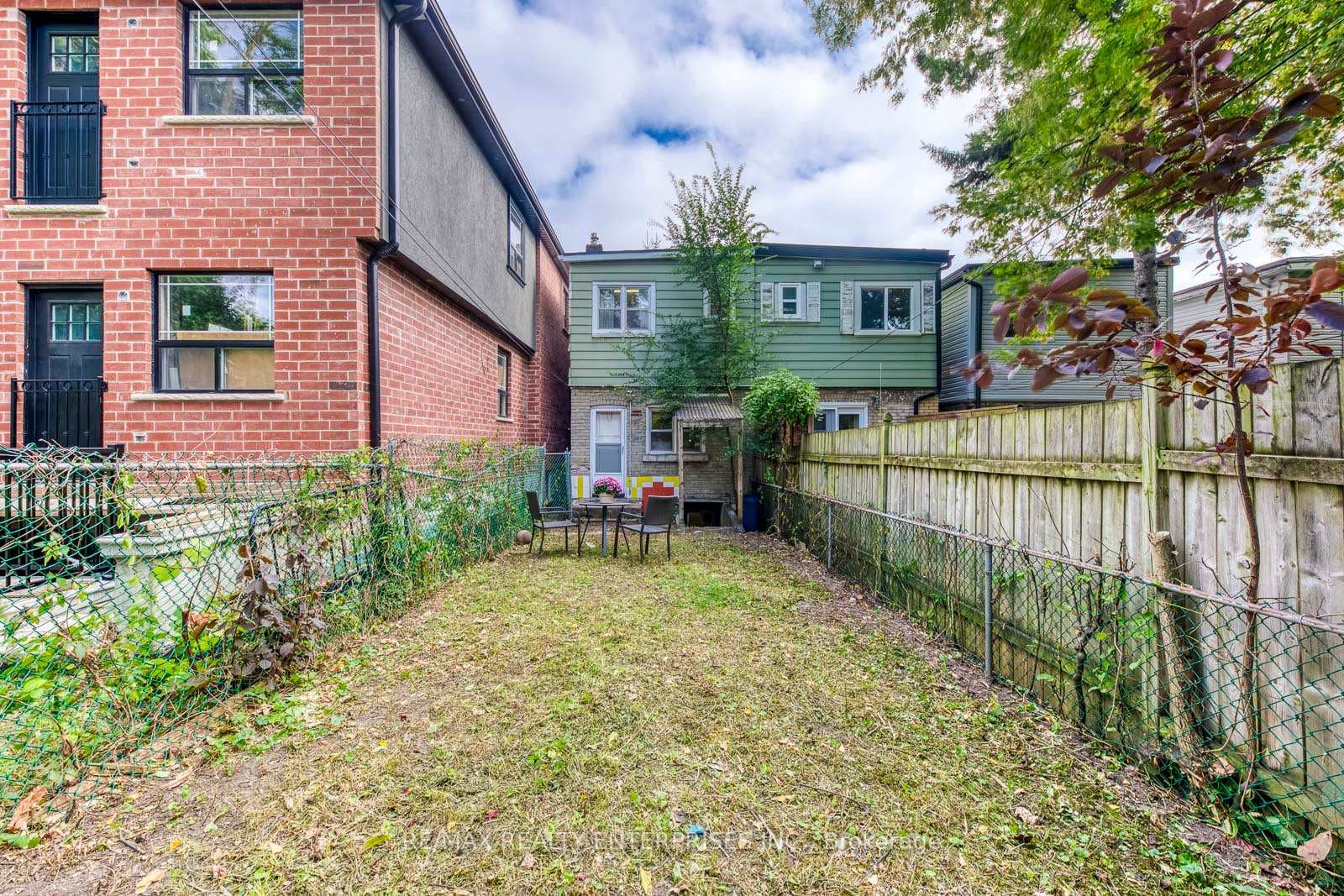 370 Coxwell Avenue photo 25