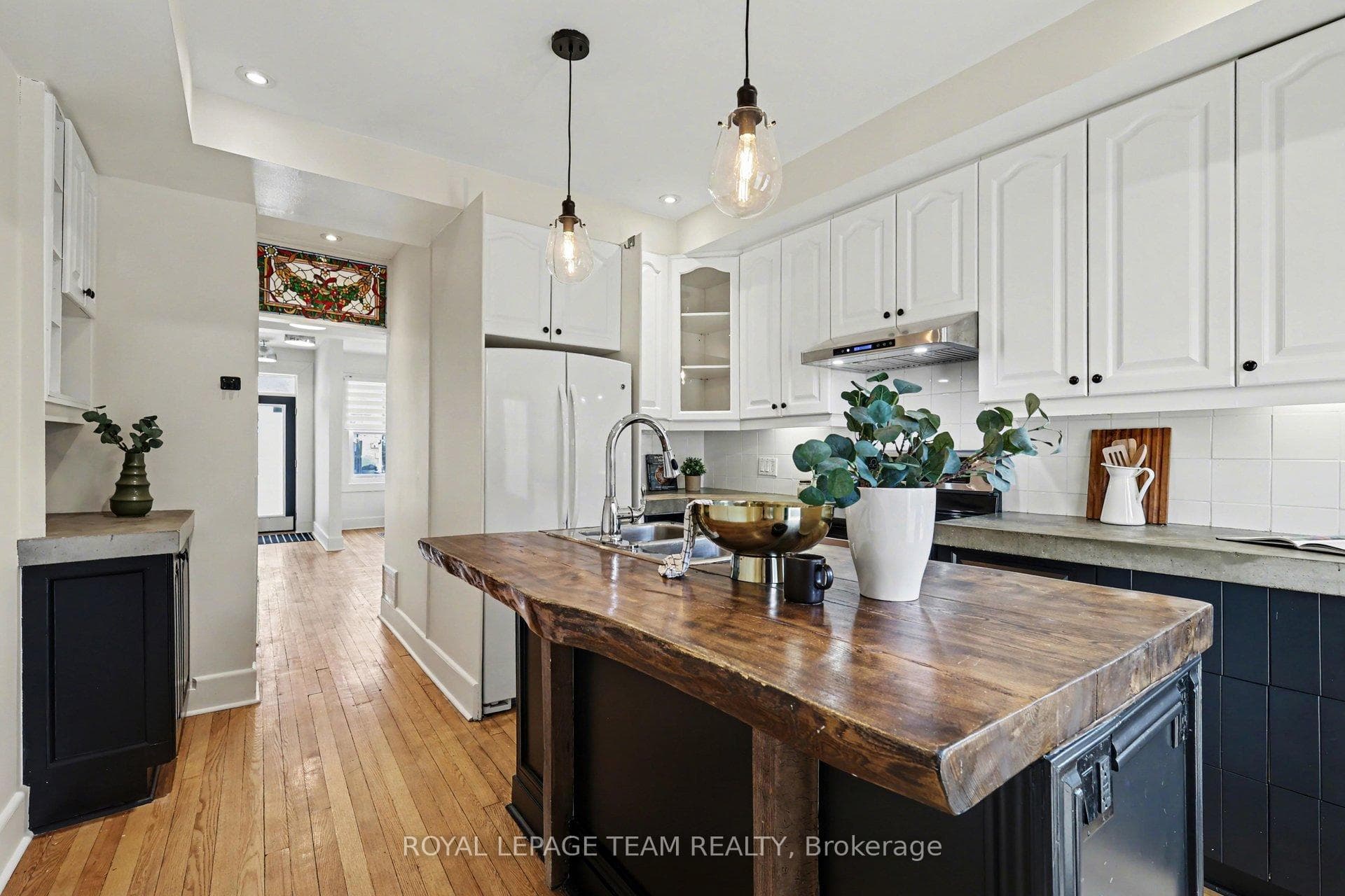 236 Emond Street photo 9
