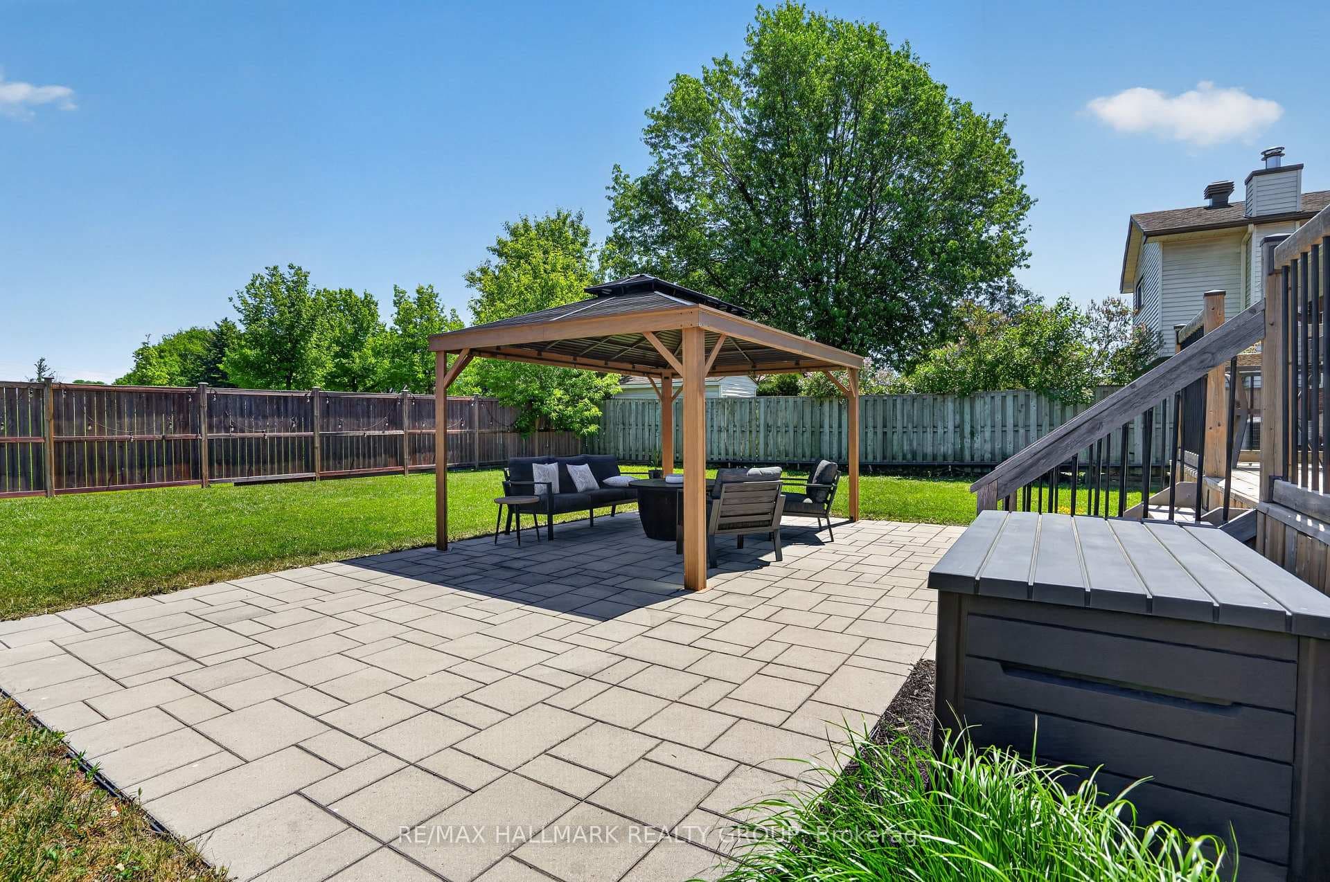 1583 MAXIME Street photo 32