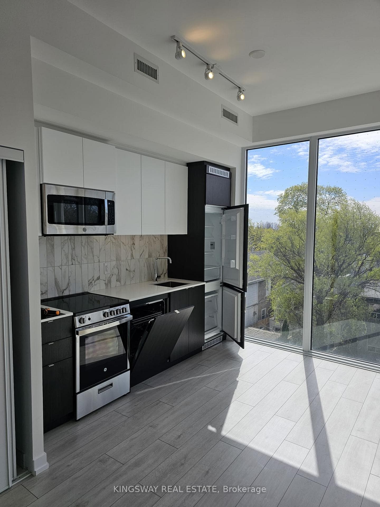 500 Dupont Street Unit 307 photo 6