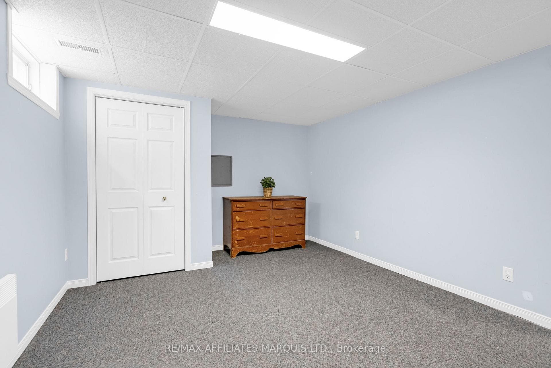 831 Chelsea Crescent photo 32