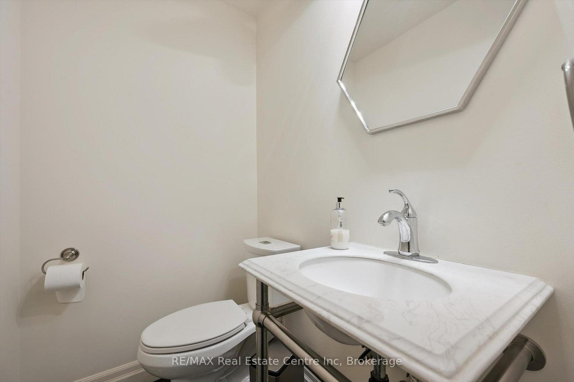 200 WOOLWICH Street Unit 202 photo 9