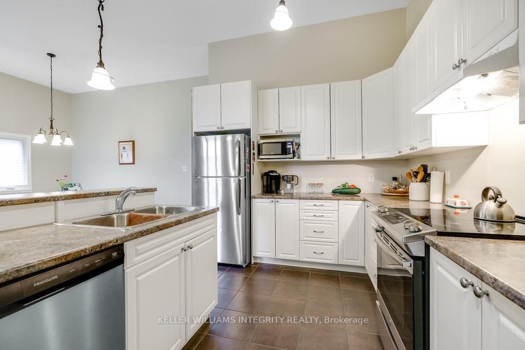 38 SUNSET Boulevard photo 16