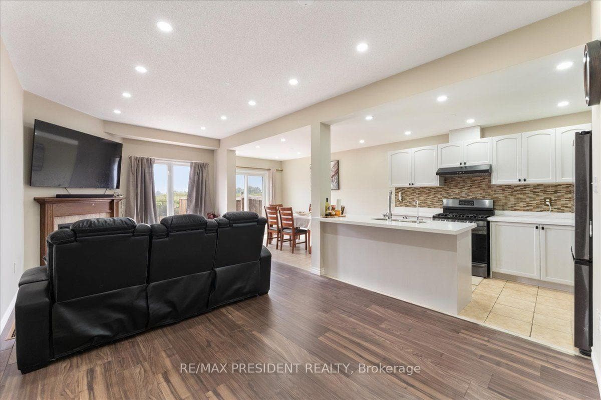 285 Southbrook Drive photo 9