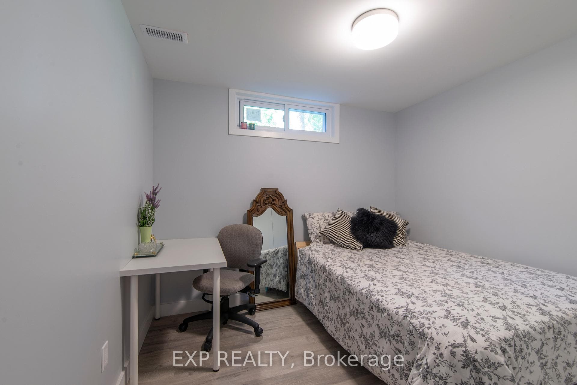 1057 Falaise Road photo 11