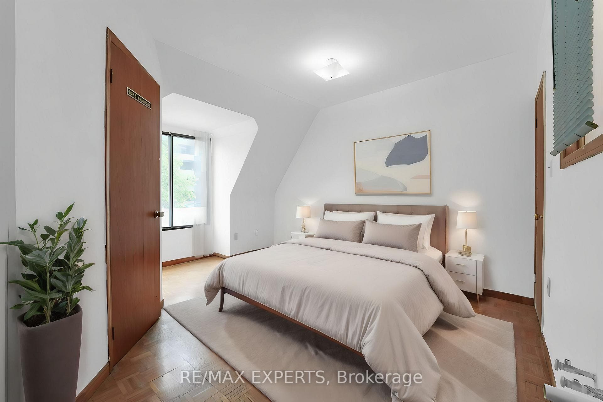 370 Lippincott Street photo 25