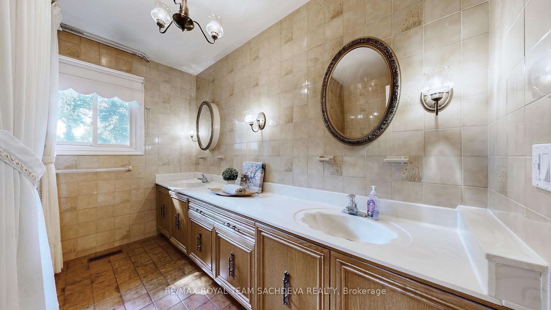 34A Orchard Park Drive photo 32