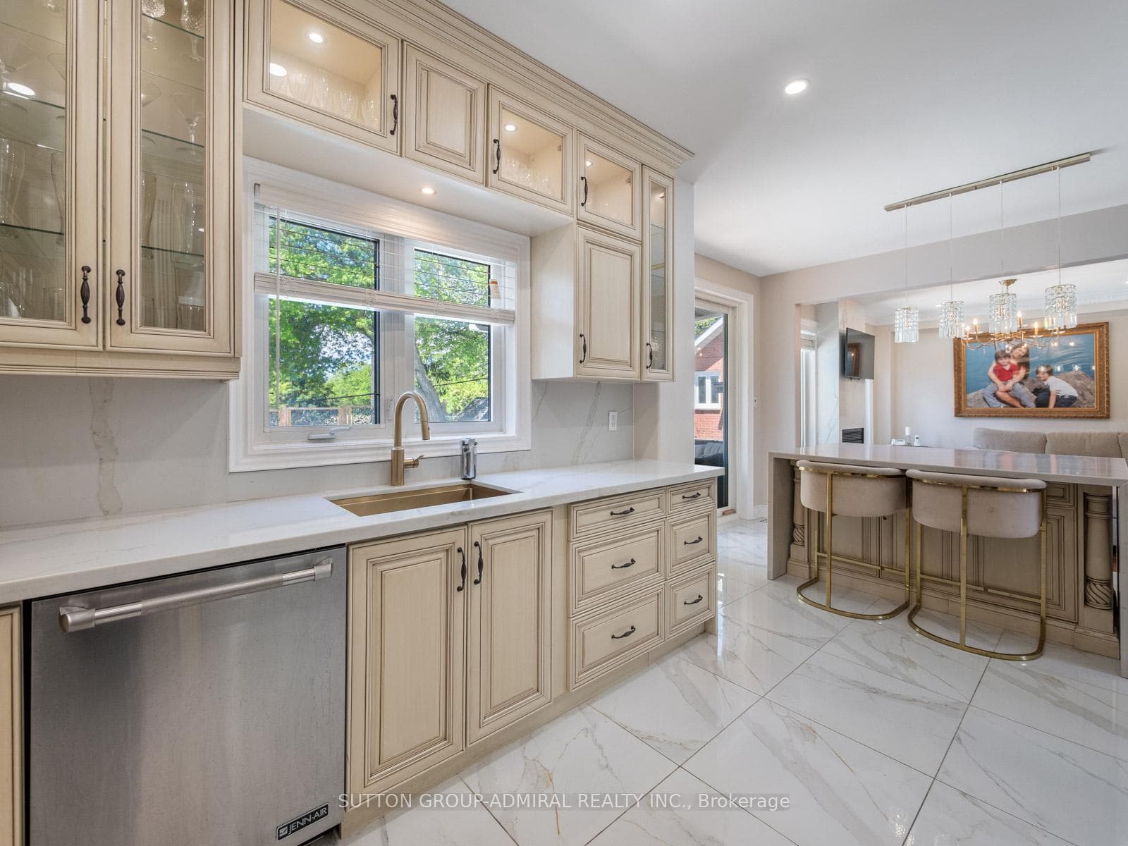 18 Thatcher Avenue photo 15