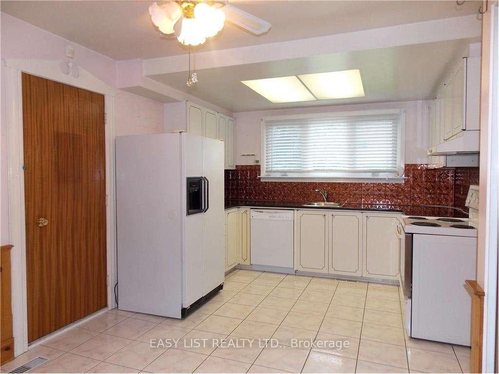 3288 Clearwater Crescent photo 6