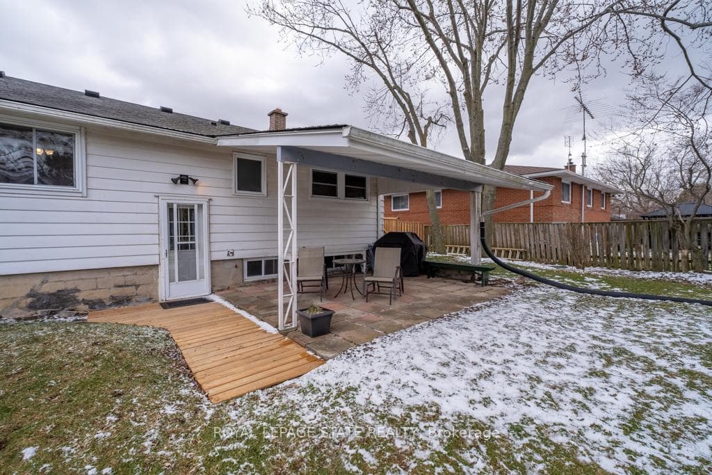 99 Byron Avenue photo 32